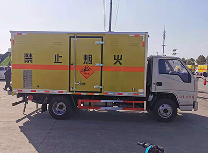 陵水爆破器材运输车工人安全操作规范与智能技术保障